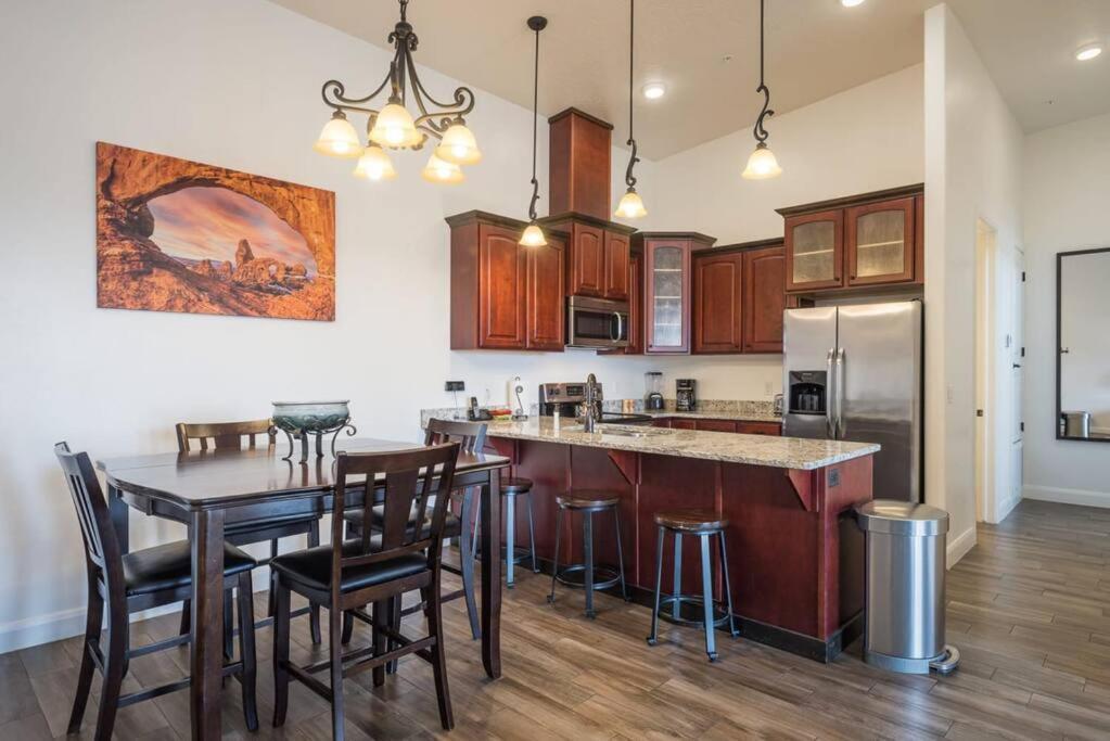 Luxury Downtown Rental - La Dolce Vita Villa #3 Moab Exterior photo